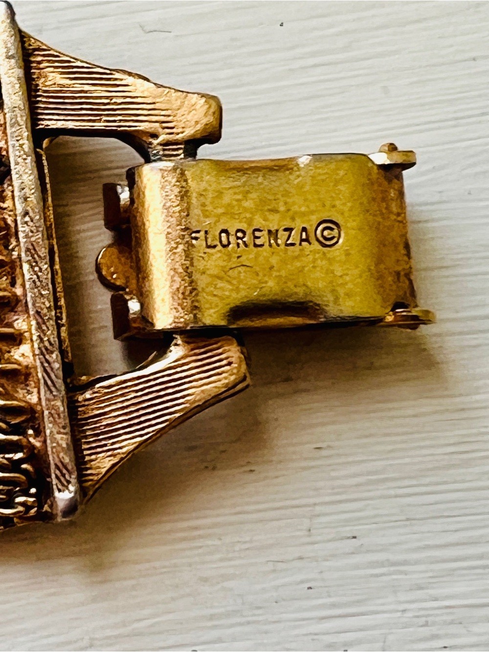 Vtg Signed FLORENZA Gold tone Pearl and hand painted portrait bracelet - Picture 9 of 9